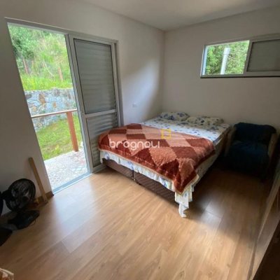 Casa com 209m², 4 quartos (sendo 1 suíte), 2 garagens, no bairro Lagoa da Conceição em Florianópolis