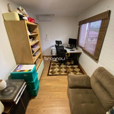 Casa com 209m², 4 quartos (sendo 1 suíte), 2 garagens, no bairro Lagoa da Conceição em Florianópolis