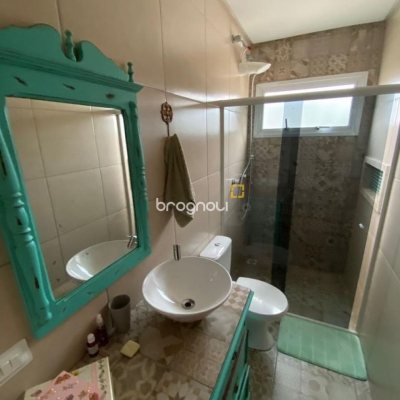 Casa com 209m², 4 quartos (sendo 1 suíte), 2 garagens, no bairro Lagoa da Conceição em Florianópolis