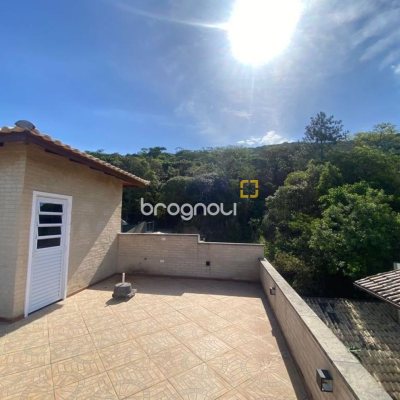 Casa com 209m², 4 quartos (sendo 1 suíte), 2 garagens, no bairro Lagoa da Conceição em Florianópolis