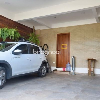 Casa com 209m², 4 quartos (sendo 1 suíte), 2 garagens, no bairro Lagoa da Conceição em Florianópolis