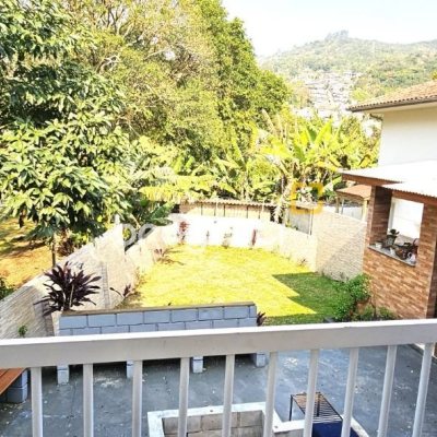 Casa com 228m², 3 quartos (sendo 1 suíte), 3 garagens, no bairro Pantanal em Florianópolis