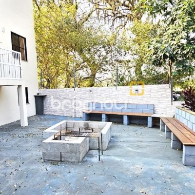Casa com 228m², 3 quartos (sendo 1 suíte), 3 garagens, no bairro Pantanal em Florianópolis