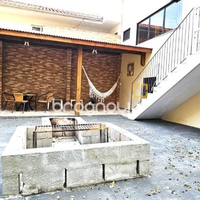 Casa com 228m², 3 quartos (sendo 1 suíte), 3 garagens, no bairro Pantanal em Florianópolis
