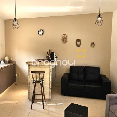Casa com 228m², 3 quartos (sendo 1 suíte), 3 garagens, no bairro Pantanal em Florianópolis