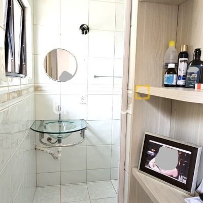 Casa com 228m², 3 quartos (sendo 1 suíte), 3 garagens, no bairro Pantanal em Florianópolis