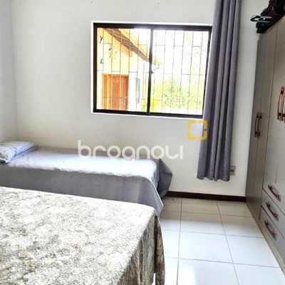 Casa com 228m², 3 quartos (sendo 1 suíte), 3 garagens, no bairro Pantanal em Florianópolis