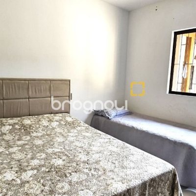 Casa com 228m², 3 quartos (sendo 1 suíte), 3 garagens, no bairro Pantanal em Florianópolis