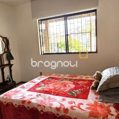 Casa com 228m², 3 quartos (sendo 1 suíte), 3 garagens, no bairro Pantanal em Florianópolis