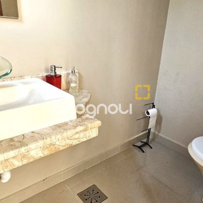 Casa com 228m², 3 quartos (sendo 1 suíte), 3 garagens, no bairro Pantanal em Florianópolis