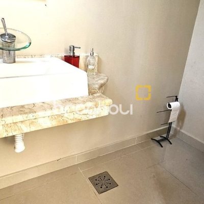 Casa com 228m², 3 quartos (sendo 1 suíte), 3 garagens, no bairro Pantanal em Florianópolis