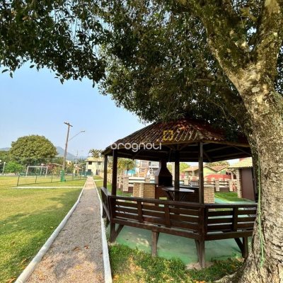 Terreno com 329m², no bairro Campeche em Florianópolis
