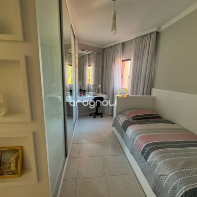 Casa com 278m², 4 quartos (sendo 2 suítes), 2 garagens, no bairro Ponte do Imaruim em Palhoça