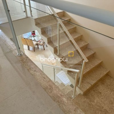 Casa com 278m², 4 quartos (sendo 2 suítes), 2 garagens, no bairro Ponte do Imaruim em Palhoça