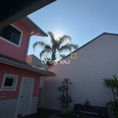 Casa com 278m², 4 quartos (sendo 2 suítes), 2 garagens, no bairro Ponte do Imaruim em Palhoça