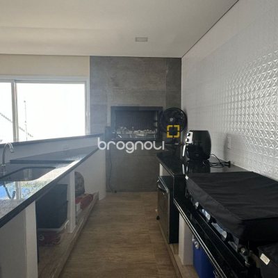 Casa com 278m², 4 quartos (sendo 2 suítes), 2 garagens, no bairro Ponte do Imaruim em Palhoça