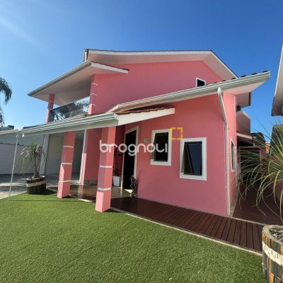 Casa com 278m², 4 quartos (sendo 2 suítes), 2 garagens, no bairro Ponte do Imaruim em Palhoça