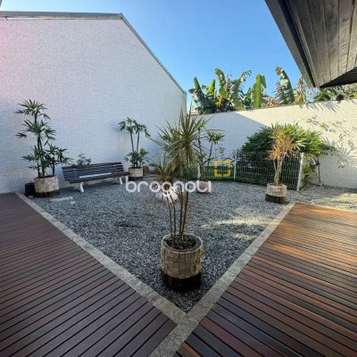 Casa com 278m², 4 quartos (sendo 2 suítes), 2 garagens, no bairro Ponte do Imaruim em Palhoça