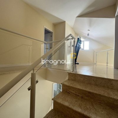 Casa com 278m², 4 quartos (sendo 2 suítes), 2 garagens, no bairro Ponte do Imaruim em Palhoça
