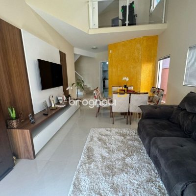 Casa com 278m², 4 quartos (sendo 2 suítes), 2 garagens, no bairro Ponte do Imaruim em Palhoça