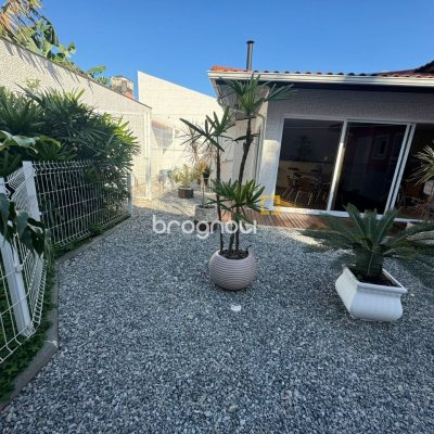 Casa com 278m², 4 quartos (sendo 2 suítes), 2 garagens, no bairro Ponte do Imaruim em Palhoça