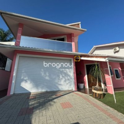 Casa com 278m², 4 quartos (sendo 2 suítes), 2 garagens, no bairro Ponte do Imaruim em Palhoça