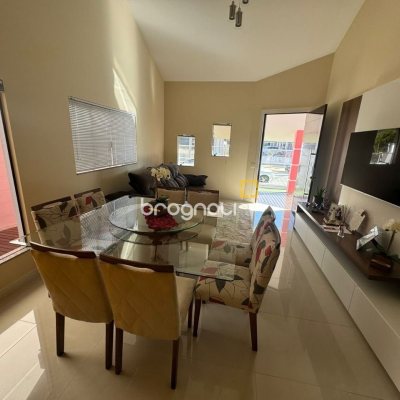 Casa com 278m², 4 quartos (sendo 2 suítes), 2 garagens, no bairro Ponte do Imaruim em Palhoça