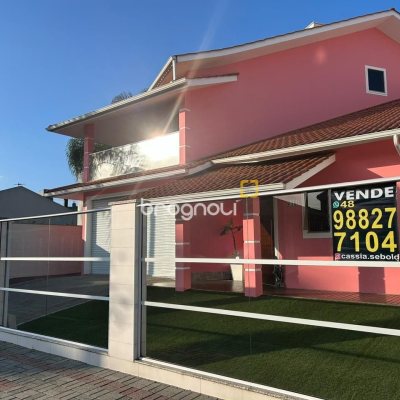 Casa com 278m², 4 quartos (sendo 2 suítes), 2 garagens, no bairro Ponte do Imaruim em Palhoça
