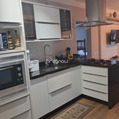 Apartamento com 63m², 2 quartos (sendo 1 suíte), 1 garagem, no bairro Praia Brava em Florianópolis
