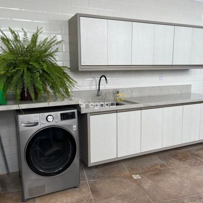 Casa com 350m², 4 quartos (sendo 4 suítes), 8 garagens, no bairro Rio Vermelho em Florianópolis