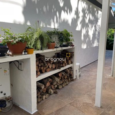 Casa com 350m², 4 quartos (sendo 4 suítes), 8 garagens, no bairro Rio Vermelho em Florianópolis