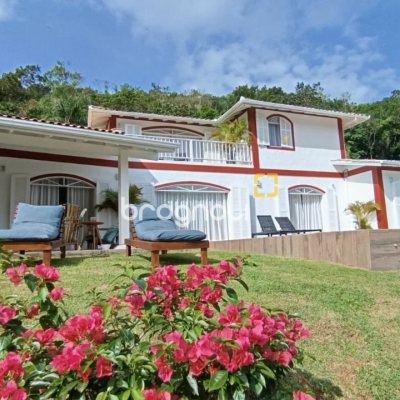 Casa com 350m², 4 quartos (sendo 4 suítes), 8 garagens, no bairro Rio Vermelho em Florianópolis
