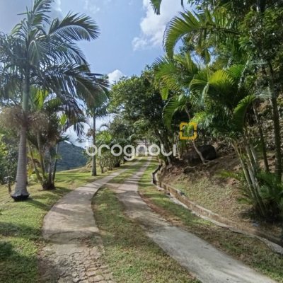 Casa com 350m², 4 quartos (sendo 4 suítes), 8 garagens, no bairro Rio Vermelho em Florianópolis