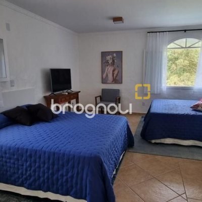 Casa com 350m², 4 quartos (sendo 4 suítes), 8 garagens, no bairro Rio Vermelho em Florianópolis