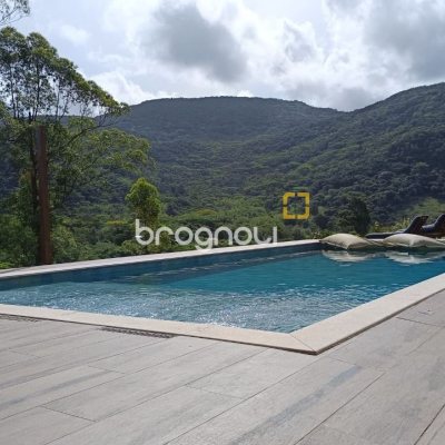 Casa com 350m², 4 quartos (sendo 4 suítes), 8 garagens, no bairro Rio Vermelho em Florianópolis