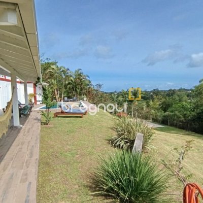 Casa com 350m², 4 quartos (sendo 4 suítes), 8 garagens, no bairro Rio Vermelho em Florianópolis