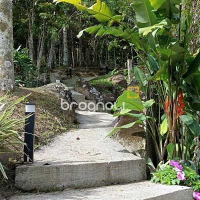 Casa com 350m², 4 quartos (sendo 4 suítes), 8 garagens, no bairro Rio Vermelho em Florianópolis