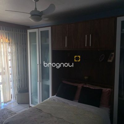 Casa com 240m², 4 quartos (sendo 1 suíte), 2 garagens, no bairro Coqueiros em Florianópolis