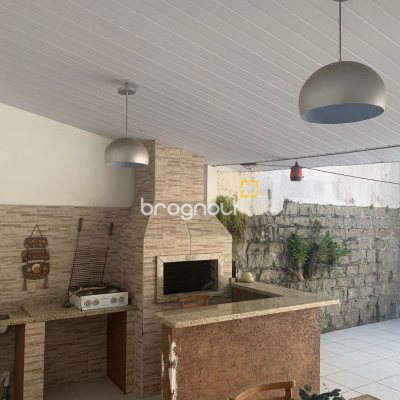 Casa com 240m², 4 quartos (sendo 1 suíte), 2 garagens, no bairro Coqueiros em Florianópolis
