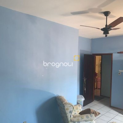 Casa com 240m², 4 quartos (sendo 1 suíte), 2 garagens, no bairro Coqueiros em Florianópolis