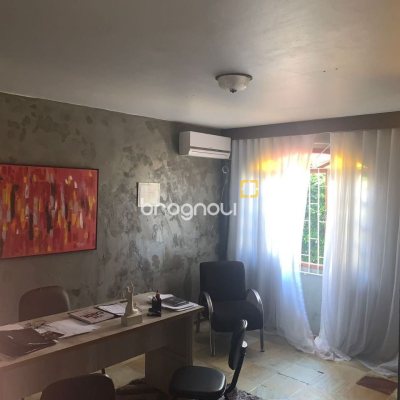 Casa com 240m², 4 quartos (sendo 1 suíte), 2 garagens, no bairro Coqueiros em Florianópolis