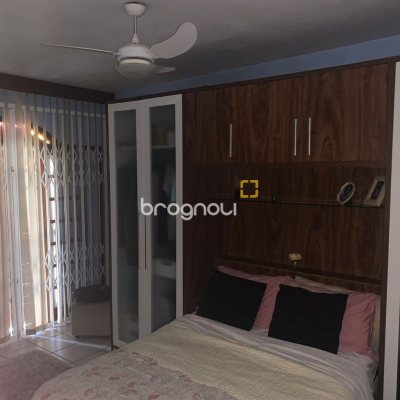 Casa com 240m², 4 quartos (sendo 1 suíte), 2 garagens, no bairro Coqueiros em Florianópolis
