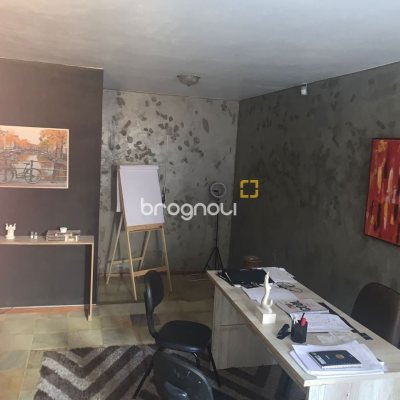 Casa com 240m², 4 quartos (sendo 1 suíte), 2 garagens, no bairro Coqueiros em Florianópolis
