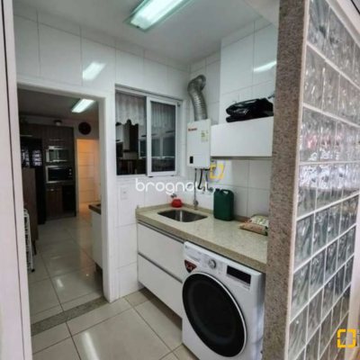 Apartamento com 190m², 3 quartos (sendo 1 suíte), 2 garagens, no bairro Kobrasol em São José