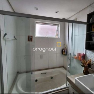 Apartamento com 190m², 3 quartos (sendo 1 suíte), 2 garagens, no bairro Kobrasol em São José