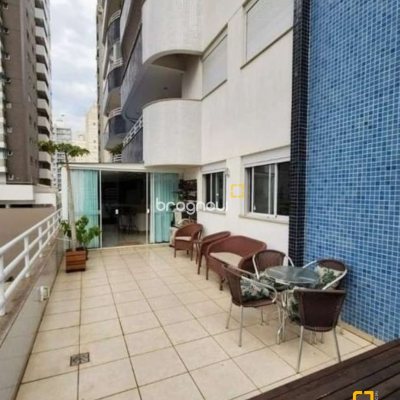 Apartamento com 190m², 3 quartos (sendo 1 suíte), 2 garagens, no bairro Kobrasol em São José