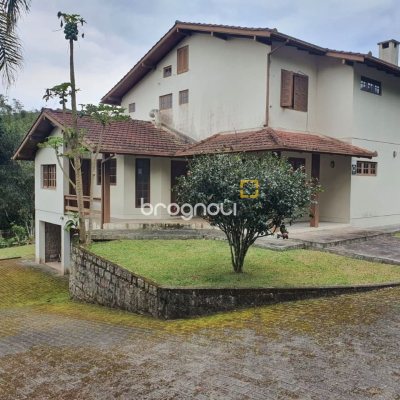 Casa com 350m², 4 quartos (sendo 2 suítes), 4 garagens, no bairro Santo Antônio de Lisboa em Florianópolis