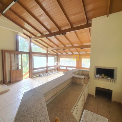 Casa com 350m², 4 quartos (sendo 2 suítes), 4 garagens, no bairro Santo Antônio de Lisboa em Florianópolis