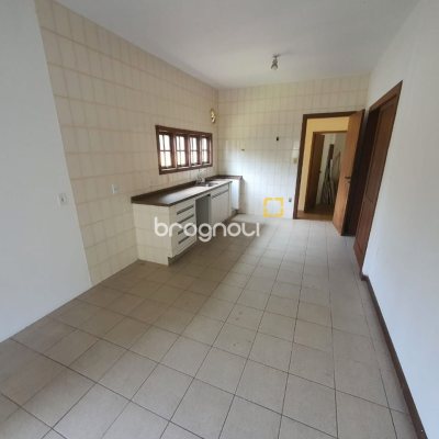 Casa com 350m², 4 quartos (sendo 2 suítes), 4 garagens, no bairro Santo Antônio de Lisboa em Florianópolis