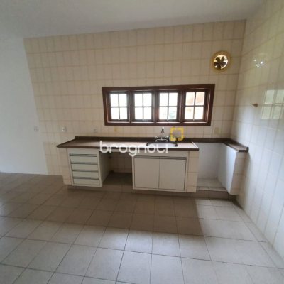 Casa com 350m², 4 quartos (sendo 2 suítes), 4 garagens, no bairro Santo Antônio de Lisboa em Florianópolis